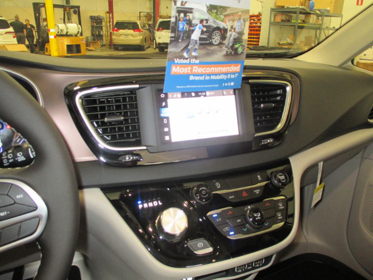 2023 CHRYSLER VOYAGER - Image 9