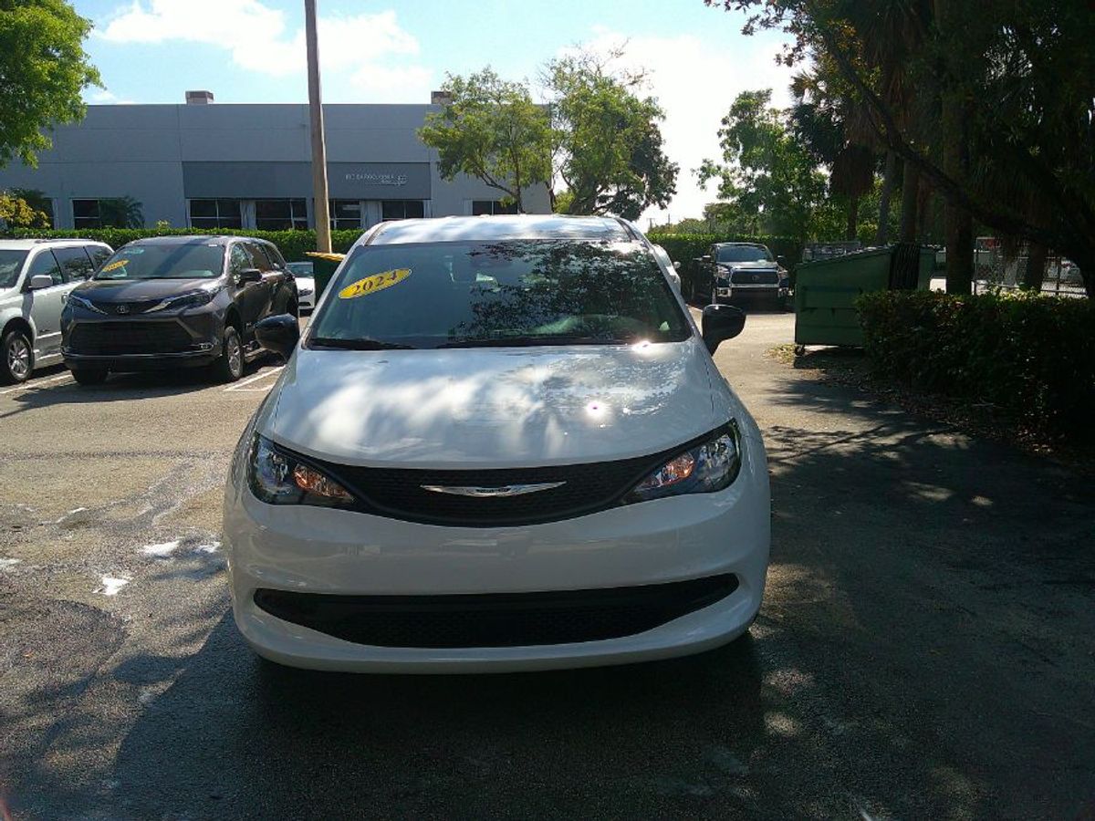 2024 CHRYSLER VOYAGER - Image 4