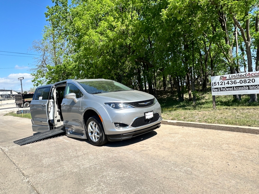 Used 2020 Chrysler Pacifica Touring L Plus - BraunAbility Side Entry Entry In Floor Automatic Ramp