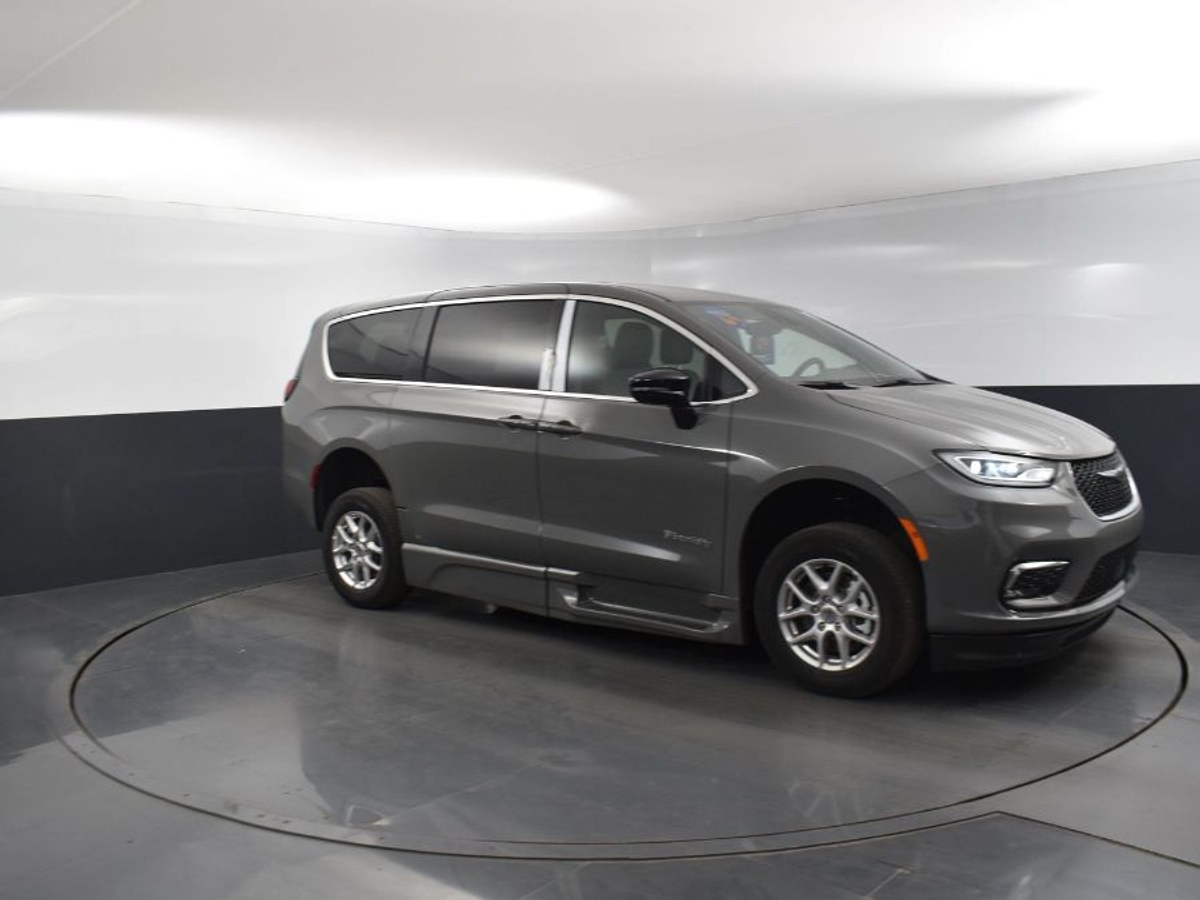 2025 CHRYSLER PACIFICA - Image 18