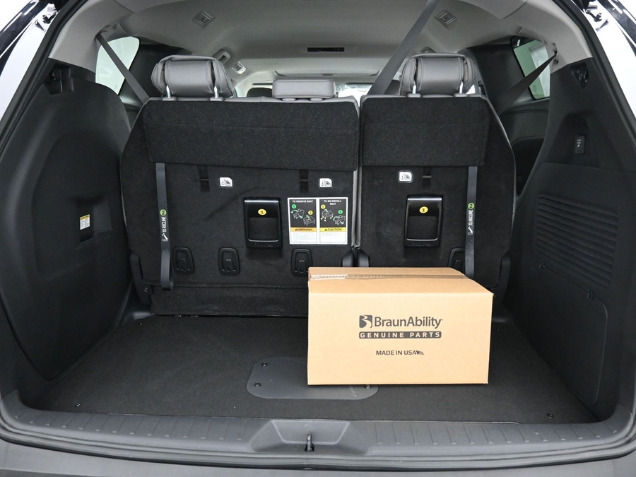 Black Toyota Sienna image number 13