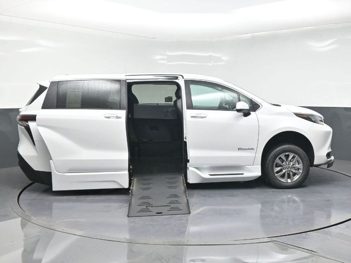 2025 TOYOTA SIENNA - Image 7
