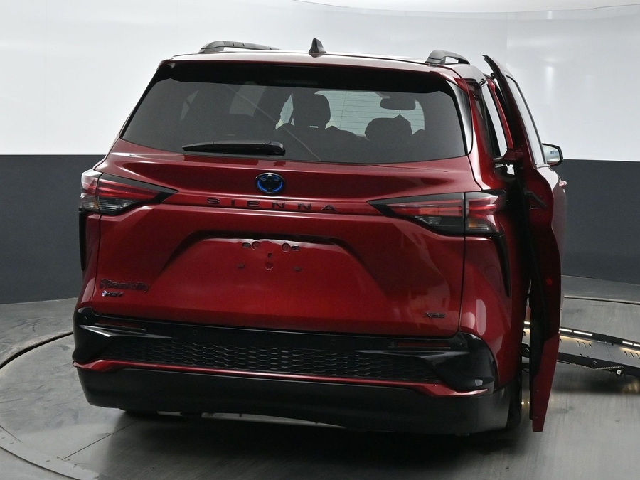 New 2025 Toyota Sienna Hybrid XSE Sport - BraunAbility Side Entry Entry Fold Out Automatic Ramp