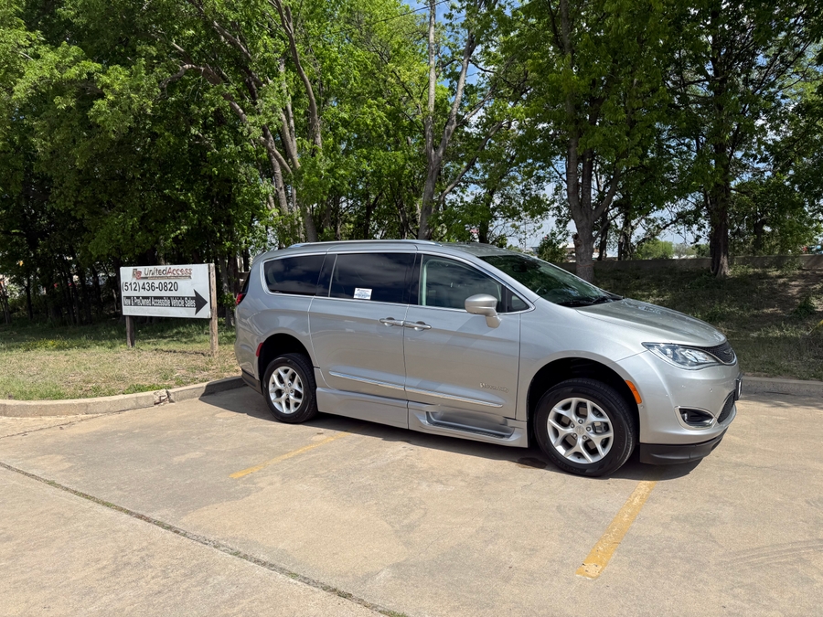 Used 2020 Chrysler Pacifica Touring L Plus - BraunAbility Side Entry Entry In Floor Automatic Ramp