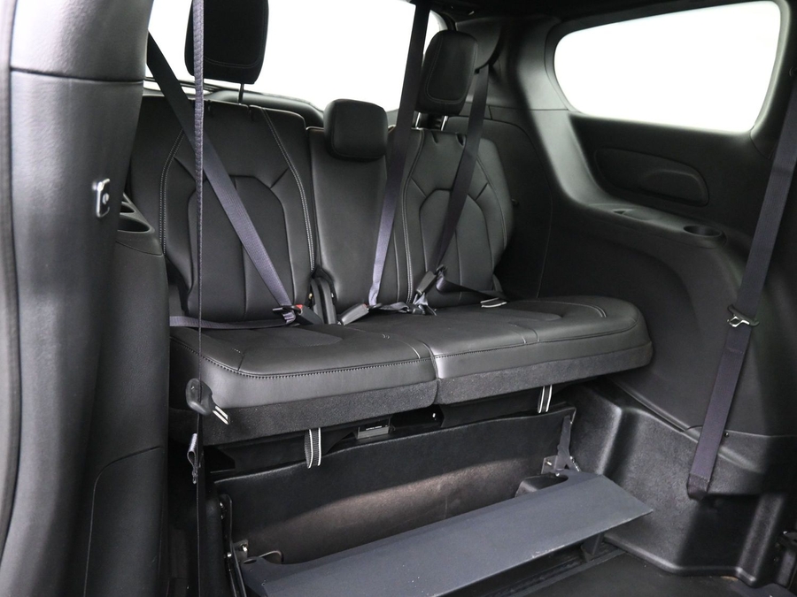 Black Chrysler Pacifica image number 9