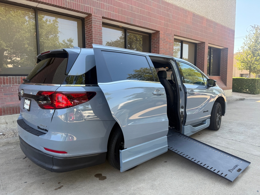 Used 2024 Honda Odyssey Sport - BraunAbility Side Entry In Floor Automatic Ramp