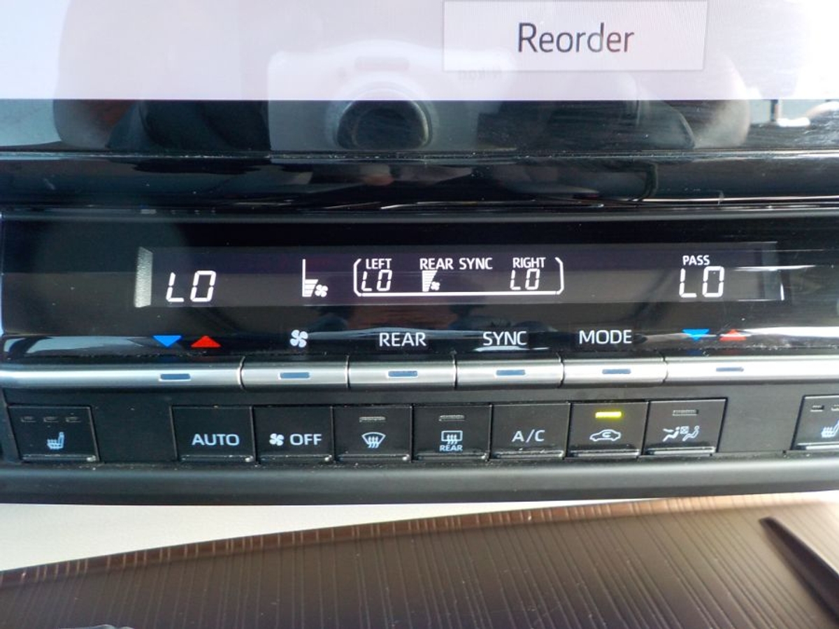 2024 TOYOTA SIENNA - Image 11