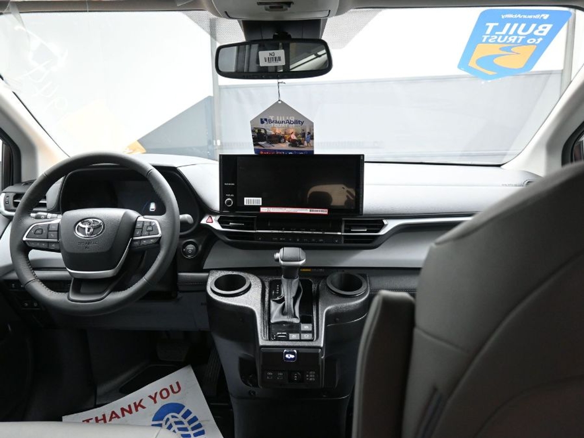 2025 TOYOTA SIENNA - Image 13