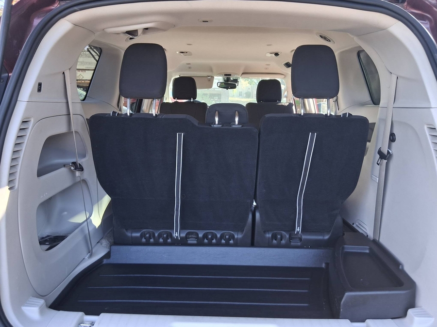 Chrysler Voyager image number 18