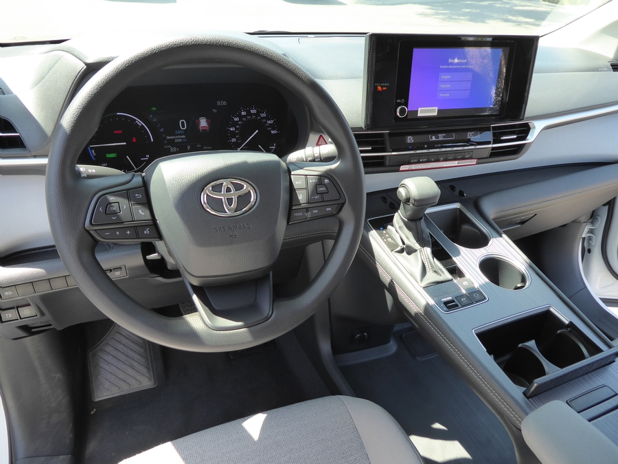 New 2026 Toyota Sienna Hybrid LE w swivel 2nd row - Vantage Mobility Commercial Rear Entry Fold Out Manual Ramp