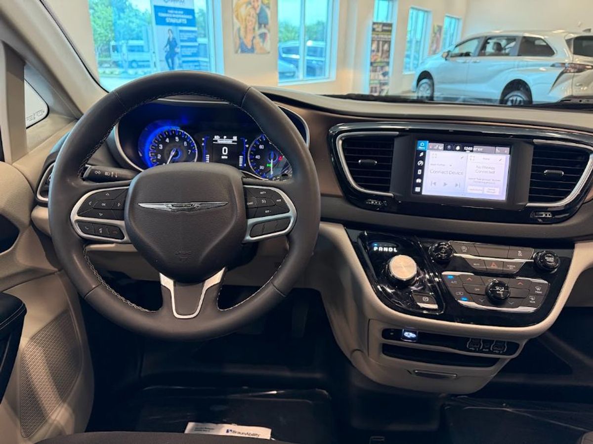 2023 CHRYSLER VOYAGER - Image 14