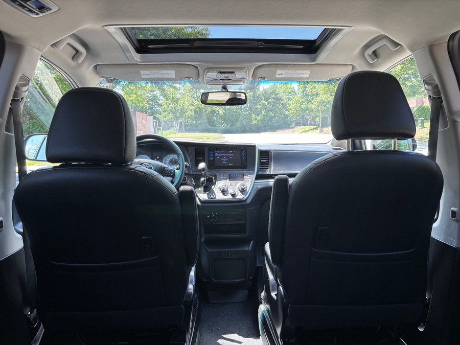 Used 2016 Toyota Sienna SE - BraunAbility Side Entry In Floor Automatic Ramp