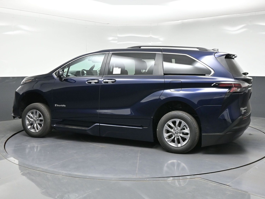 New 2026 Toyota Sienna Hybrid XLE Add - BraunAbility Side Entry Fold Out Automatic Ramp