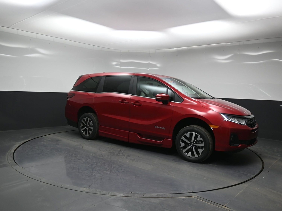 Red Honda Odyssey image number 22