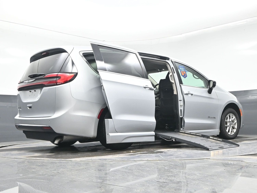 Used 2024 Chrysler Pacifica Touring L - BraunAbility Side Entry Entry Fold Out Automatic Ramp