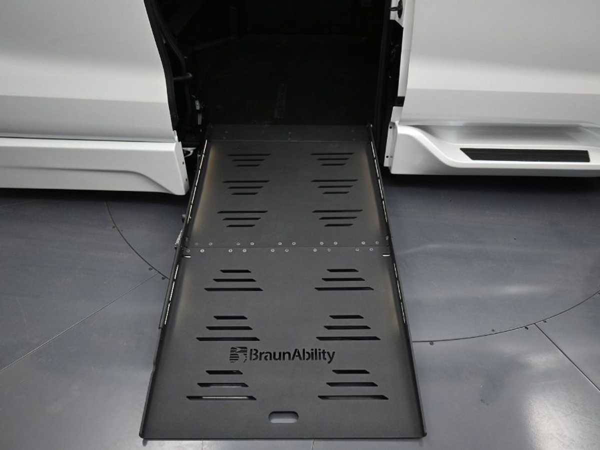 2025 TOYOTA SIENNA - Image 11