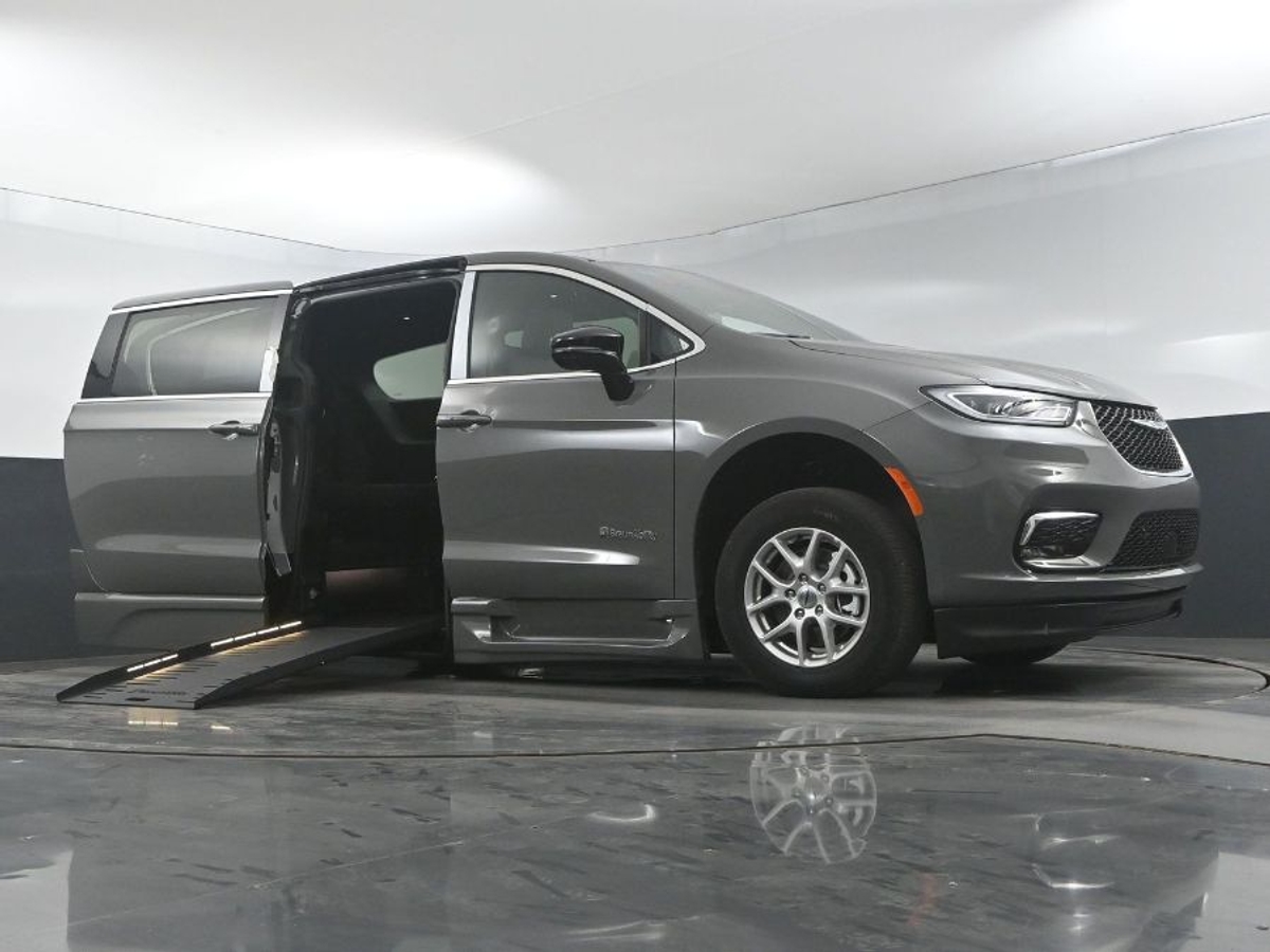 2025 CHRYSLER PACIFICA - Image 19