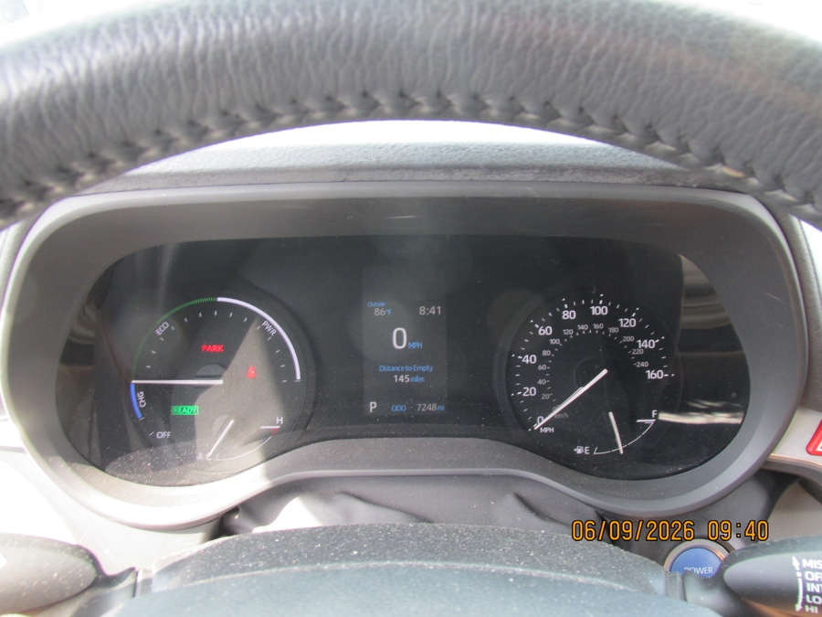 Grey Toyota Sienna image number 3