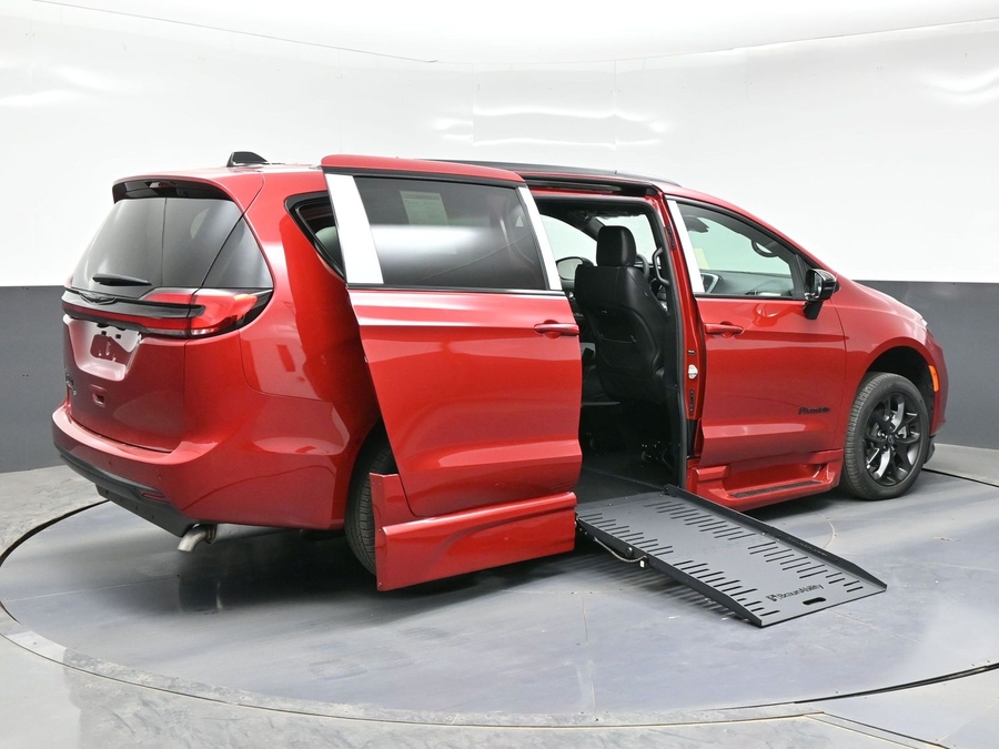 Red Chrysler Pacifica image number 6