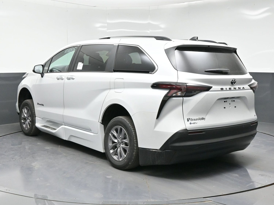 New 2026 Toyota Sienna Hybrid XLE Add - BraunAbility Side Entry Entry In Floor Automatic Ramp