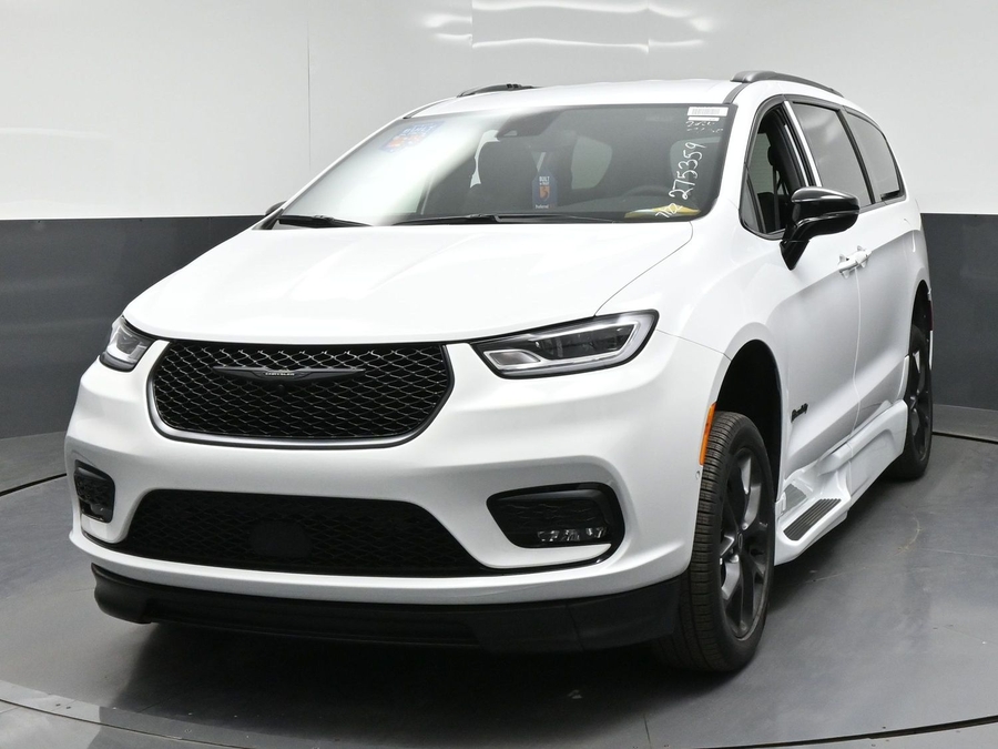 New 2026 Chrysler Pacifica Select Sport - BraunAbility Side Entry Fold Out Automatic Ramp