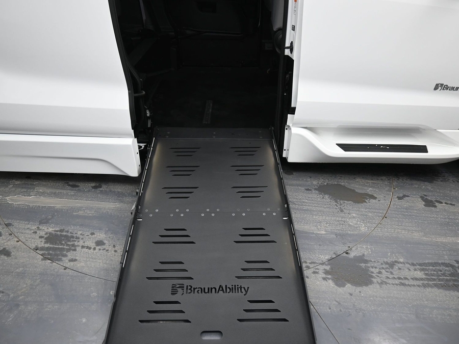 New 2025 Toyota Sienna Hybrid LE - BraunAbility Side Entry Entry Fold Out Automatic Ramp