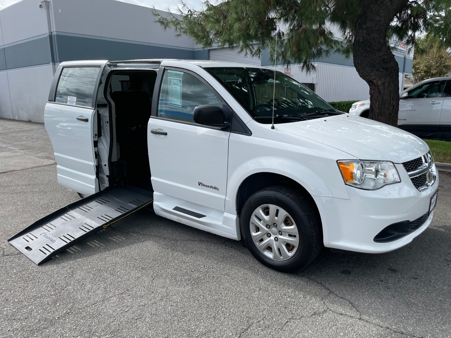 Used 2019 Dodge Grand Caravan SE - BraunAbility Side Entry Entry Fold Out Manual Ramp
