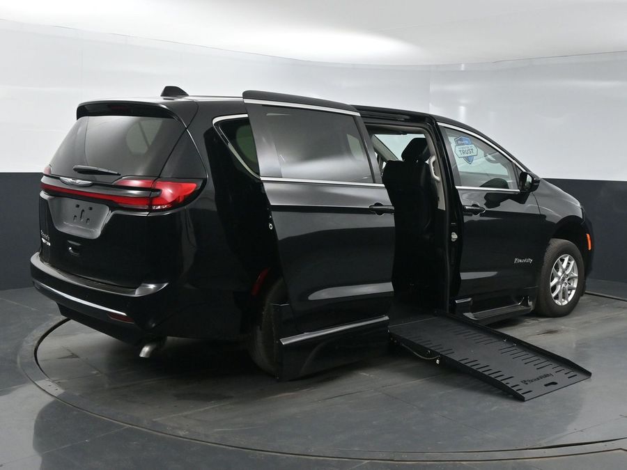 Used 2024 Chrysler Pacifica Touring L - BraunAbility Side Entry Entry Fold Out Automatic Ramp