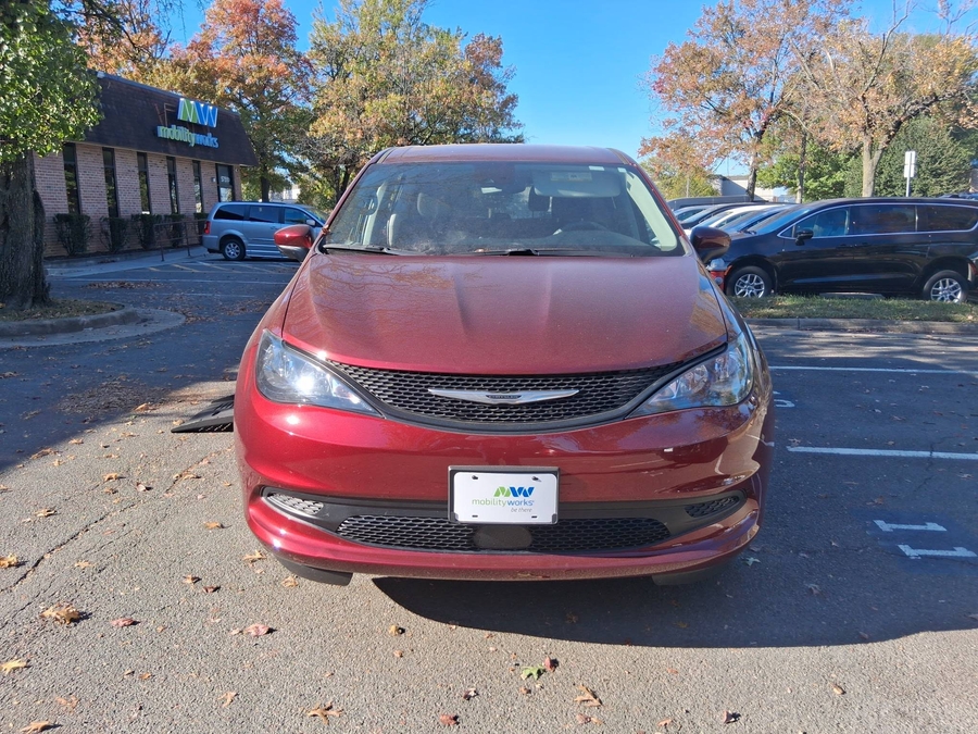  Chrysler Voyager image number 1