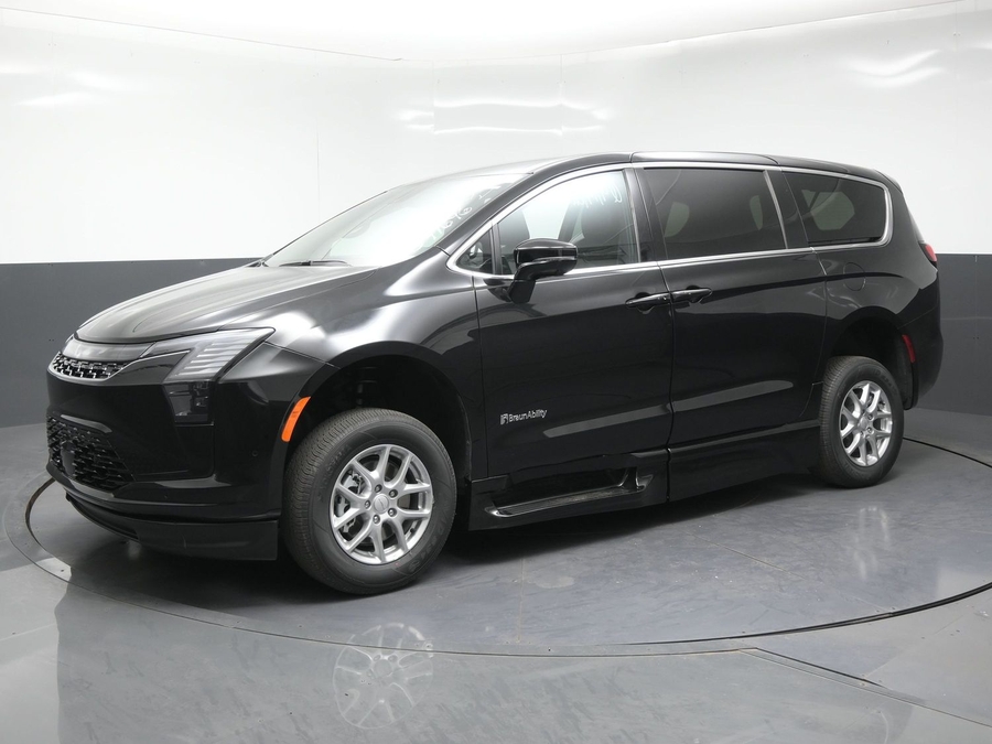 Black Chrysler Pacifica image number 2