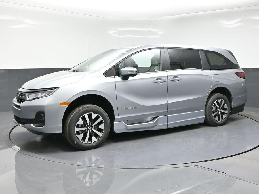 Silver Honda Odyssey with Side Entry Automatic In Floor ramp