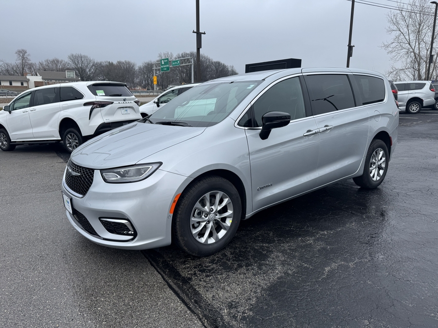 Silver Chrysler Pacifica image number 1