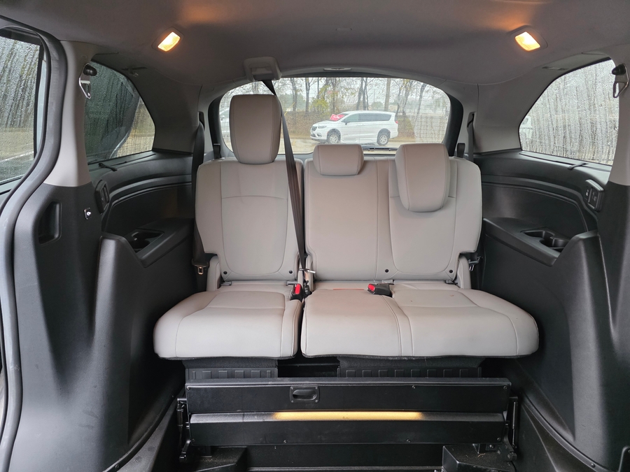 Used 2022 Honda Odyssey Touring - BraunAbility Side Entry Entry In Floor Automatic Ramp