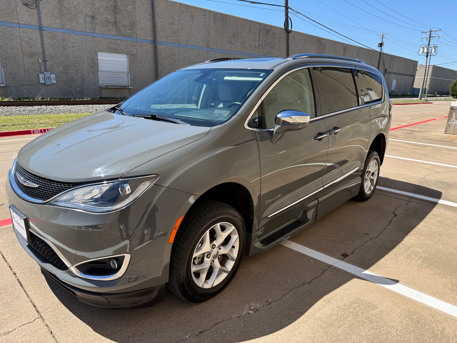 Used 2020 Chrysler Pacifica Limited - BraunAbility Side Entry Entry In Floor Automatic Ramp
