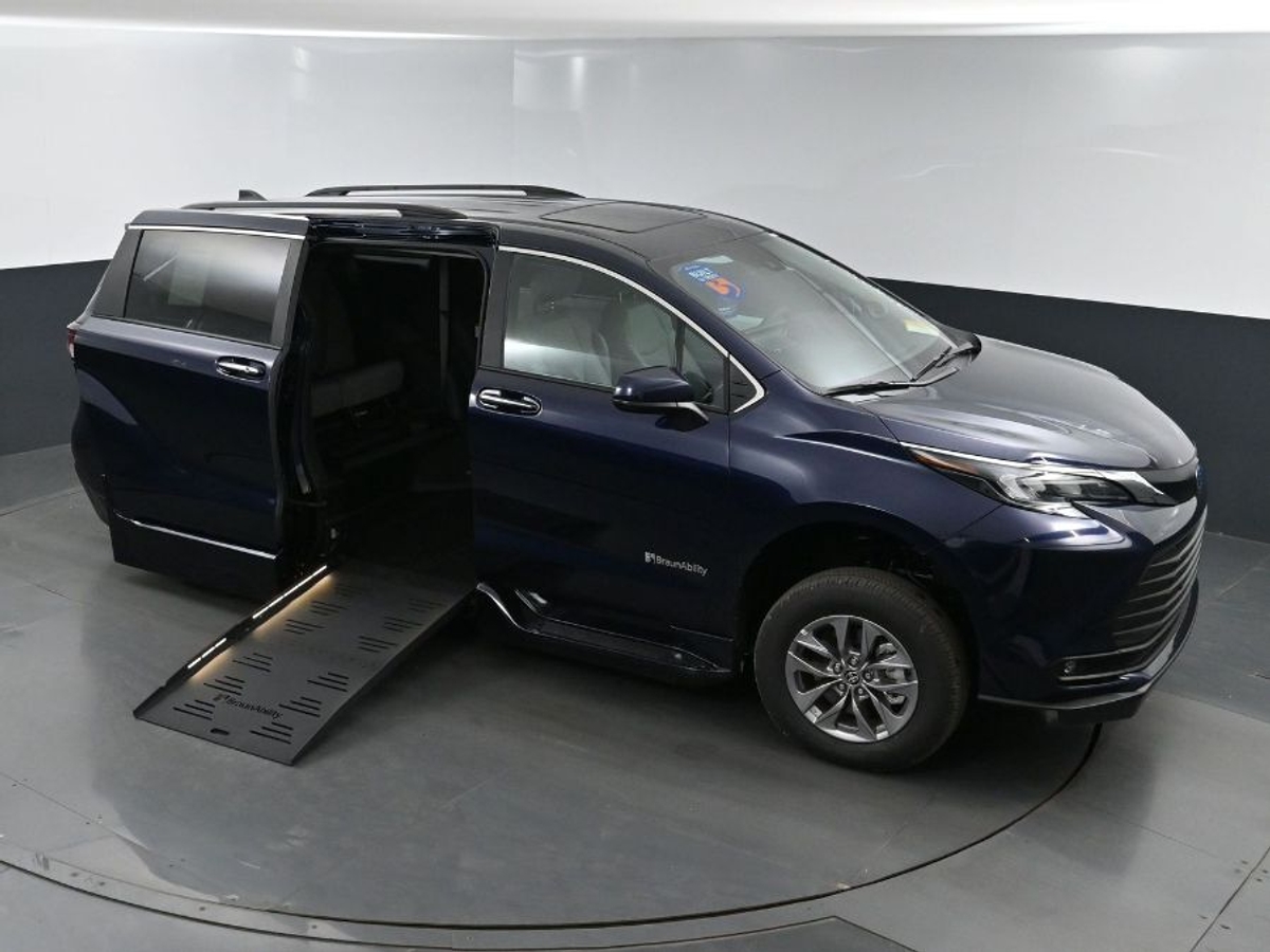 2025 TOYOTA SIENNA - Image 23