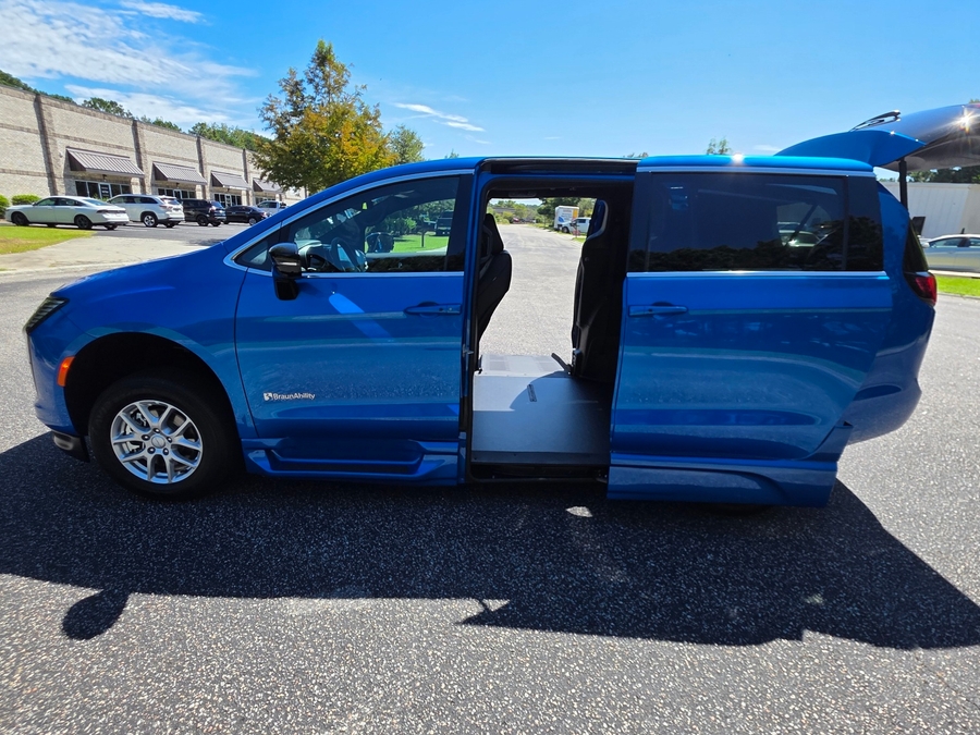 Blue Chrysler Pacifica image number 2