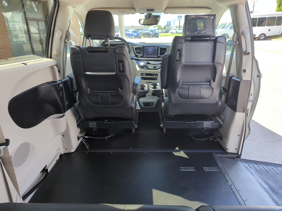 Used 2020 Chrysler Pacifica Touring L Plus - BraunAbility Side Entry In Floor Automatic Ramp
