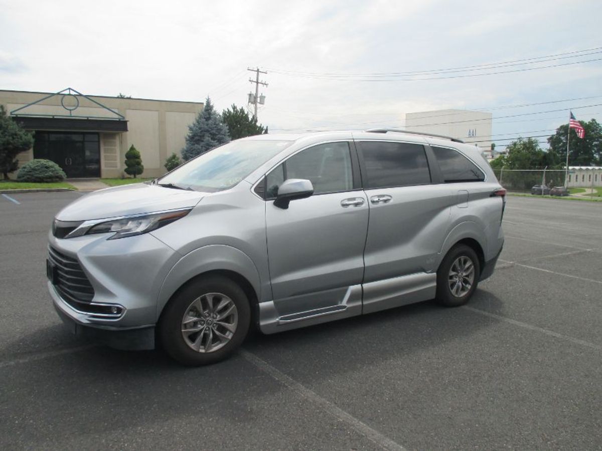 2022 TOYOTA SIENNA - Image 2