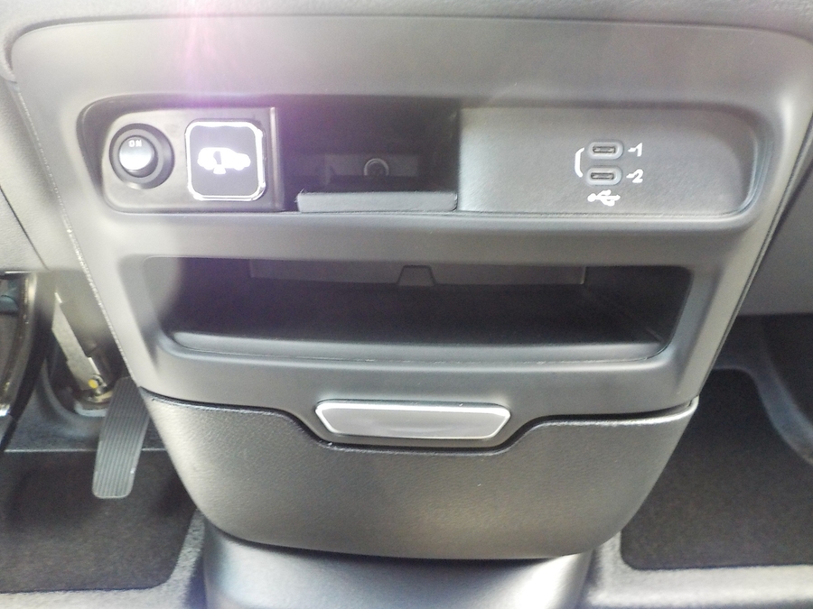 Blue Chrysler Pacifica image number 12