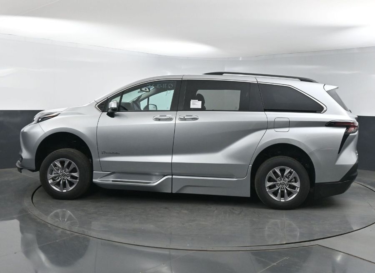 2025 TOYOTA SIENNA - Image 4