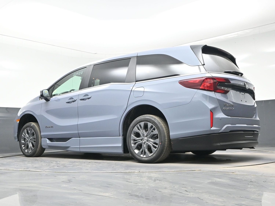 Grey Honda Odyssey image number 19