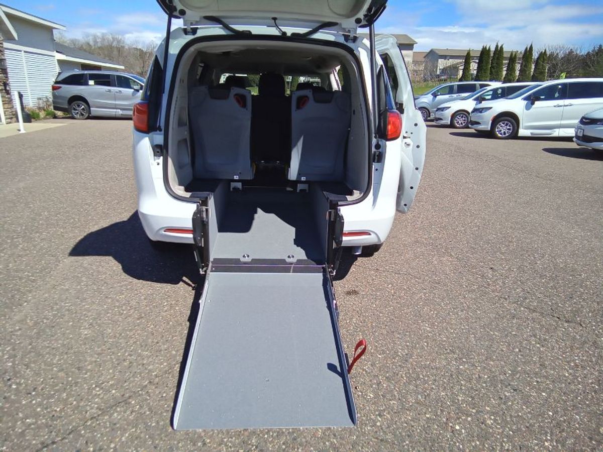 2024 CHRYSLER VOYAGER - Image 16