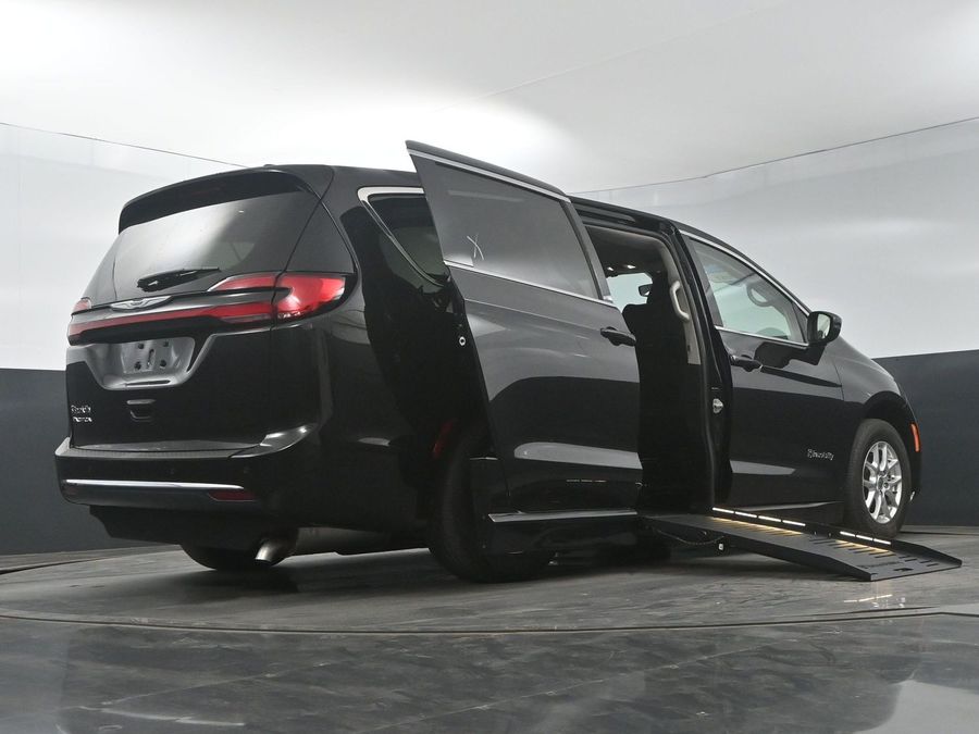 Used 2023 Chrysler Pacifica Touring L - BraunAbility Side Entry Entry Fold Out Automatic Ramp