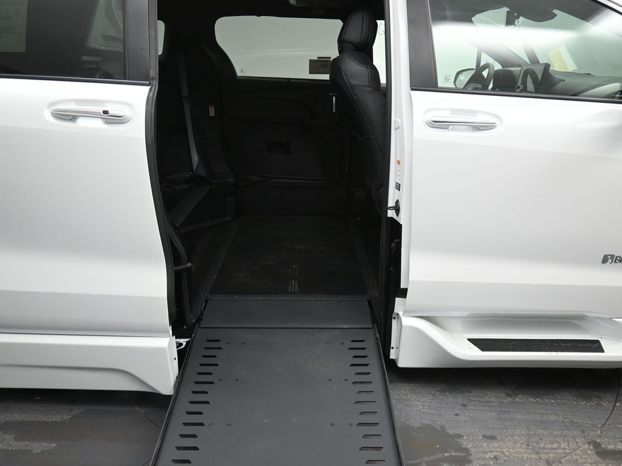 New 2025 Toyota Sienna Hybrid Platinum - BraunAbility Side Entry Entry In Floor Automatic Ramp