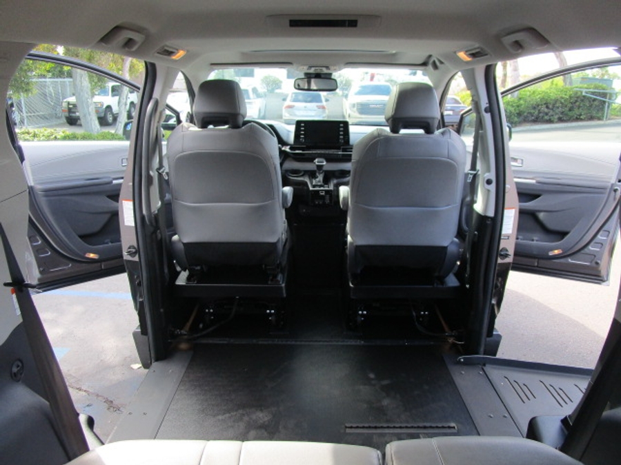 Used 2021 Toyota Sienna Hybrid XLE Base - BraunAbility Side Entry Entry Fold Out Automatic Ramp