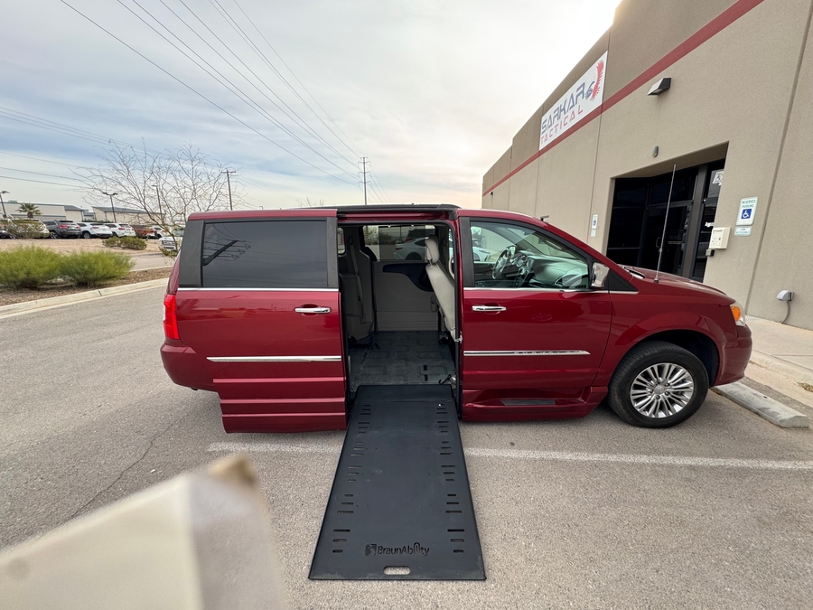 Used 2015 Chrysler Town and Country Touring-L - BraunAbility Side Entry Entry In Floor Automatic Ramp