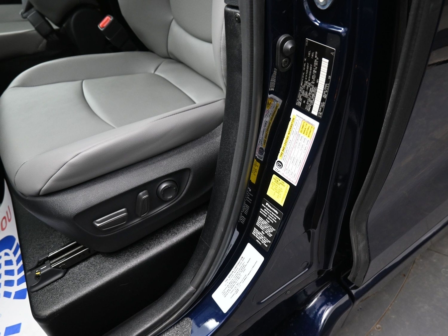 New 2026 Toyota Sienna XLE Add - BraunAbility Side Entry Entry Fold Out Automatic Ramp