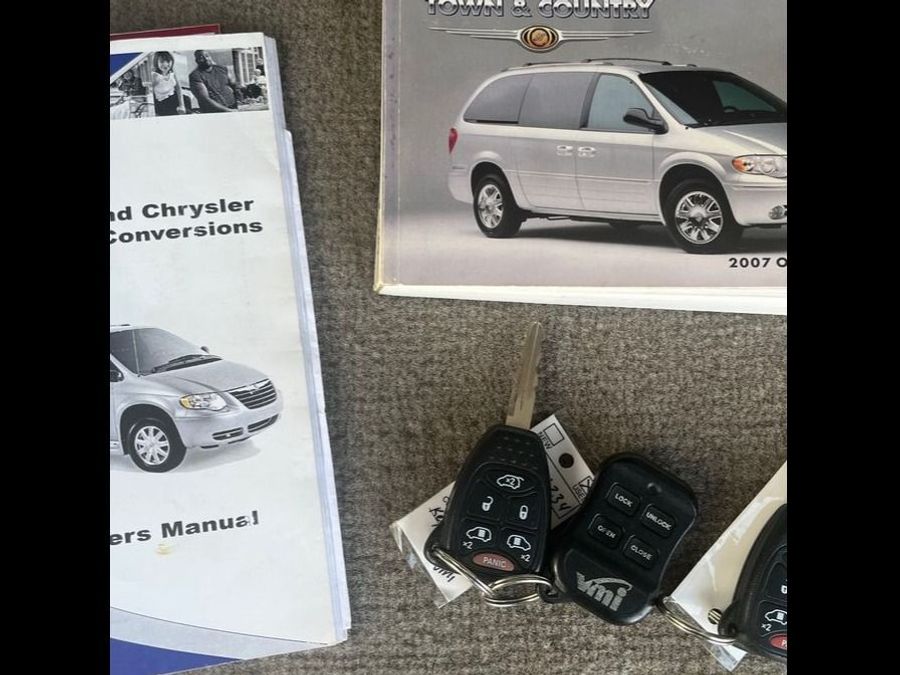 Used 2007 Chrysler Town and Country Limited - VMI Side Entry Entry In Floor Automatic Ramp