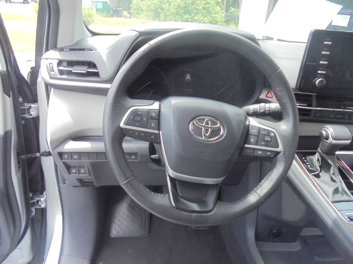 2024 TOYOTA SIENNA - Image 2