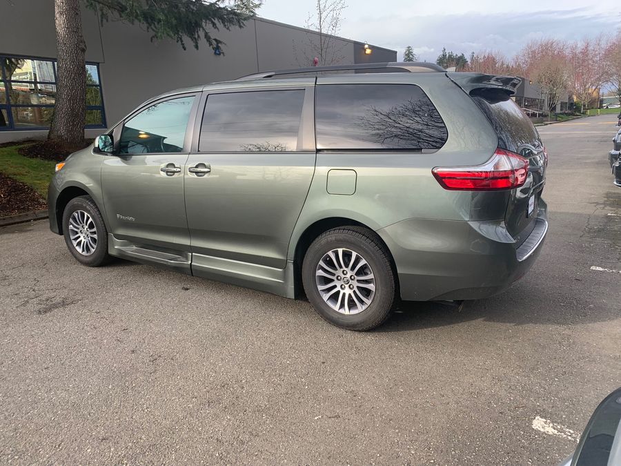 Used 2019 Toyota Sienna XLE Base - BraunAbility Side Entry Entry Fold Out Automatic Ramp